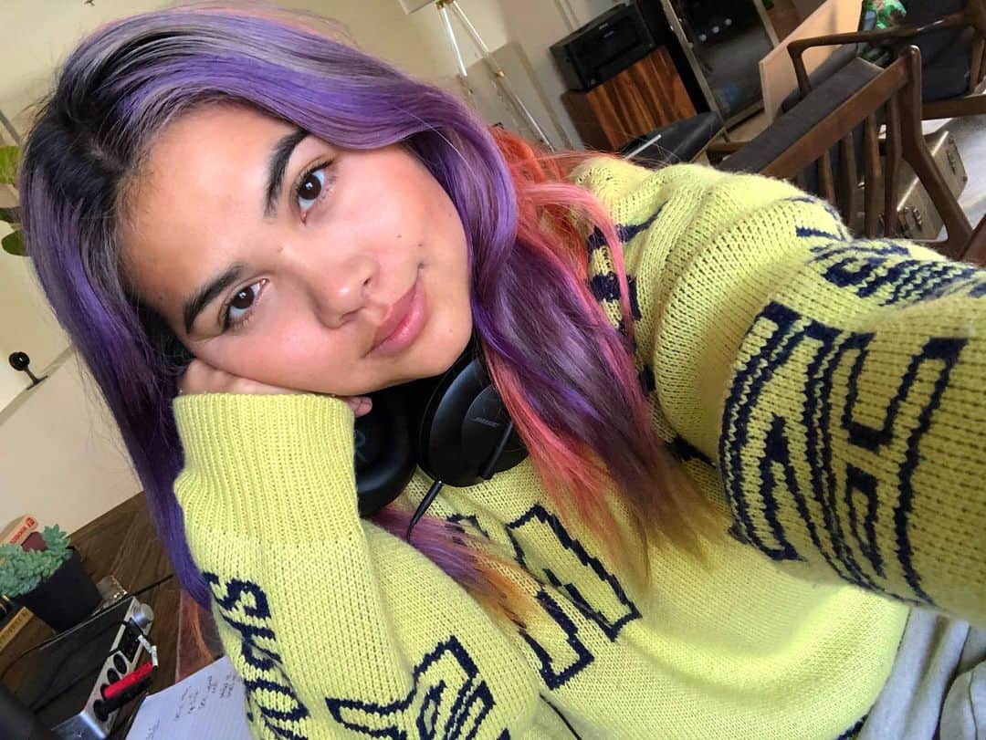 ヘイリー・キヨコのインスタグラム：「Happy Monday!!!! Ok so I’m super excited because I’m doing an IG LIVE on @bose tomorrow where I’ll be going in-depth for the first time about the songwriting process on one of my favorite songs and answering your questions! @Bose is also making a generous donation to a charity of my choice, SO we are partnering up to benefit @safeplaceforyouth ! Make sure to join me at 10am PT/1pm ET tmrw #MusicGivesBack 💕🎧🎼 #BoseAmbassador #BoseHeadphones」