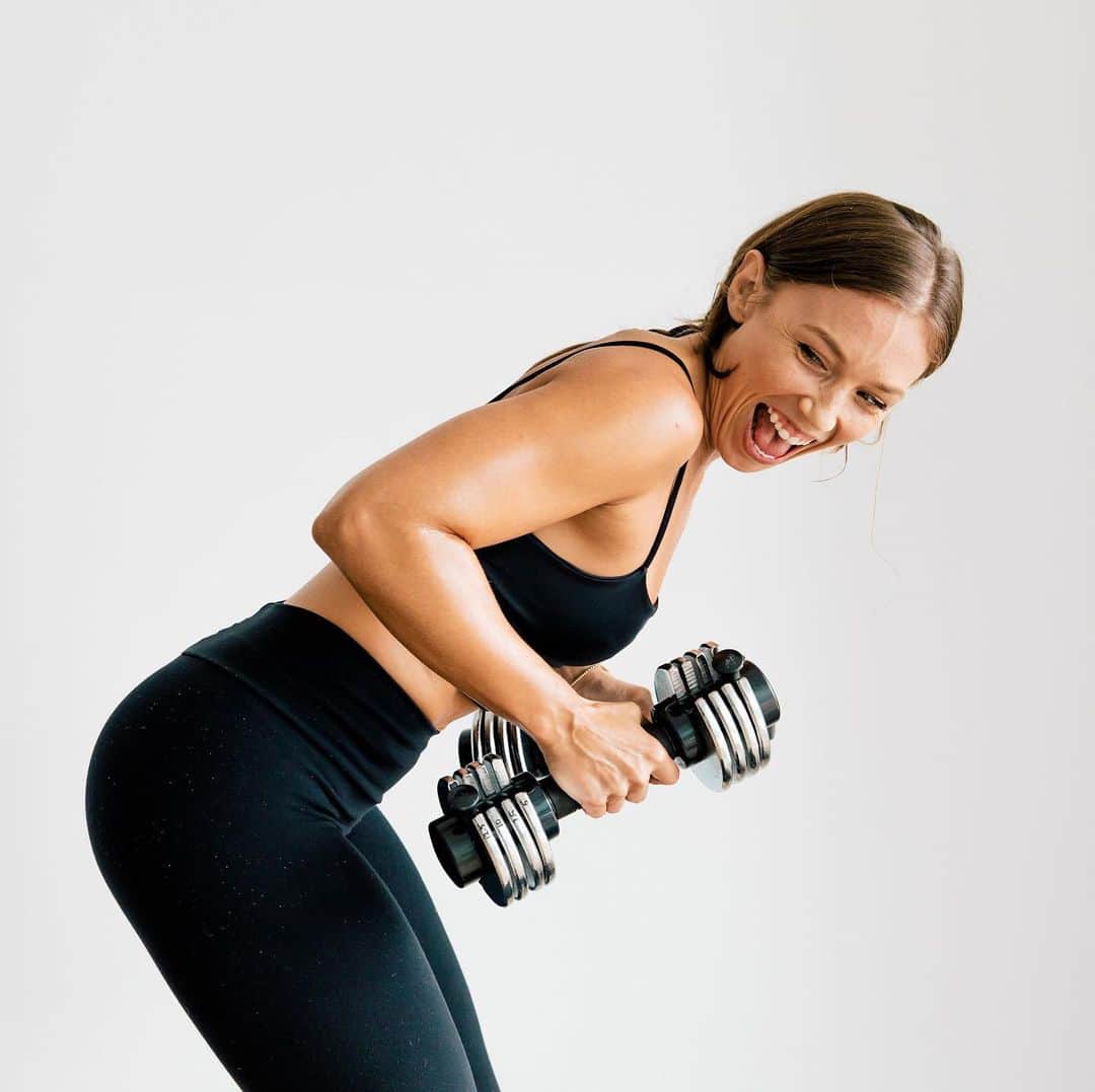 Nicole Mejiaのインスタグラム：「The luly app is now live! 📲 @lulyapp  Start your 7-day free today to get access to workouts and recipes. 💪🏽🍽 This has been 13 months in the making! Thank you for your patience and support.  We have so much more to come. ✨」