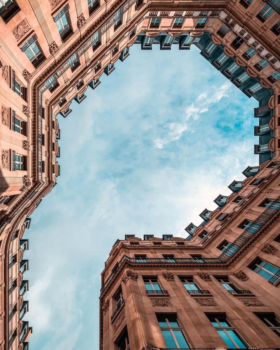 Nicanor Garcíaのインスタグラム：「Kite clouds : Cometa de nubes #nicanorgarcia @travelarchitectures」