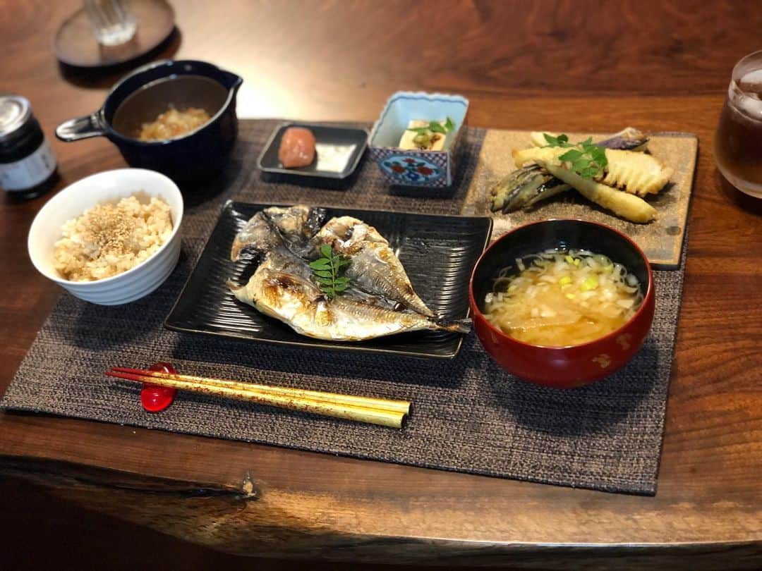 月央和沙さんのインスタグラム写真 - (月央和沙Instagram)「うちの晩ごはん🍚 . #アジの開き #たけのことなすの天ぷら #ごまどうふ #納豆 #玄米 #たらこ #何にでも木の芽 #記録 #褒められると #調子にのるタイプです」5月4日 21時20分 - kazusa_tsukio