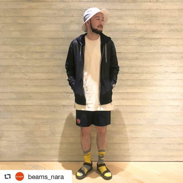 narafamily | ならファミリーさんのインスタグラム写真 - (narafamily | ならファミリーInstagram)「BEAMS（1F）ならファミリー店 ・ STYLING STAFF NAME ＜小原＞ ・ 只今ビームス奈良店は休業中ですが、 ビームス公式オンラインショップは絶賛営業中です‼️‼️ ・ プロフィールURLよりご覧頂けますのでどうぞ宜しくお願い致します。 ・ 休館中もスタイリング、フォトログ等は毎日更新しております🕺🏻🕺🏻🕺🏻 ・ 是非ご覧下さい！！ また差し支えなければフォロー頂きますと、いち早く情報をご提供致しますので何卒宜しくお願い致します🙇‍♂️🙇‍♀️ ・ ・ @beams_nara  @beams_nishinomiya  @bminglifestore_tennoji_mio  @bminglifestore_gardens  @bminglifestore_lpt_expocity  @beams_outlet_osakatsurumi  #beams#ビームス #beamsplus#ビームスプラス #raybeams#レイビームス #beamsboy#ビームスボーイ #beamst#ビームスティー #beams_nara#ビームス奈良 #大和西大寺#ならファミリー #ならファグラム #日本#japan#奈良#nara #奈良公園#鹿#大仏 #fashion#ファッション #newarrivals#20ss #lacoste#lacoste🐊  #teva」5月4日 21時27分 - narafa.jp