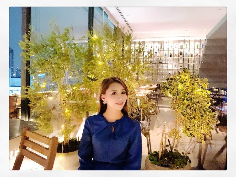 YURIさんのインスタグラム写真 - (YURIInstagram)「🇹🇭Bangkok restaurant 🇹🇭 、 、 めちゃくちゃおしゃれなレストランに連れてってもらったんだけど、名前忘れた😢 、 、 Restaurant stylish at all ✨ I forget  that name 😥😢 、 、 、 、 #bangkok #thailand #nana #sukhumvit11 #restaurant #cafe #lfl💛 #lff❤ #me #dinnertime #dinnerdress #dior #バンコク #レストラン」5月4日 21時31分 - y.u.r.i_y.u.r.i_