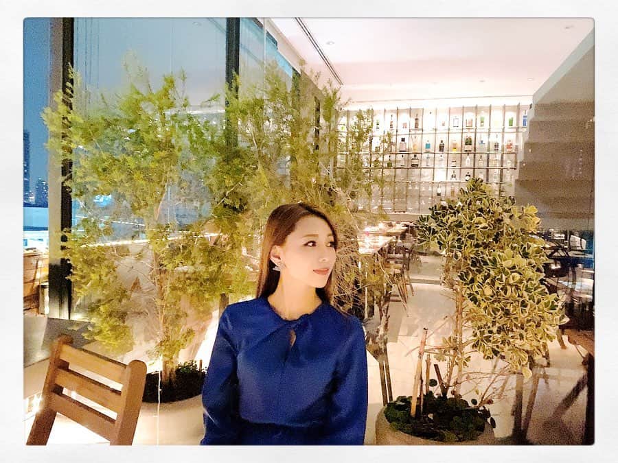 YURIさんのインスタグラム写真 - (YURIInstagram)「🇹🇭Bangkok restaurant 🇹🇭 、 、 めちゃくちゃおしゃれなレストランに連れてってもらったんだけど、名前忘れた😢 、 、 Restaurant stylish at all ✨ I forget  that name 😥😢 、 、 、 、 #bangkok #thailand #nana #sukhumvit11 #restaurant #cafe #lfl💛 #lff❤ #me #dinnertime #dinnerdress #dior #バンコク #レストラン」5月4日 21時31分 - y.u.r.i_y.u.r.i_