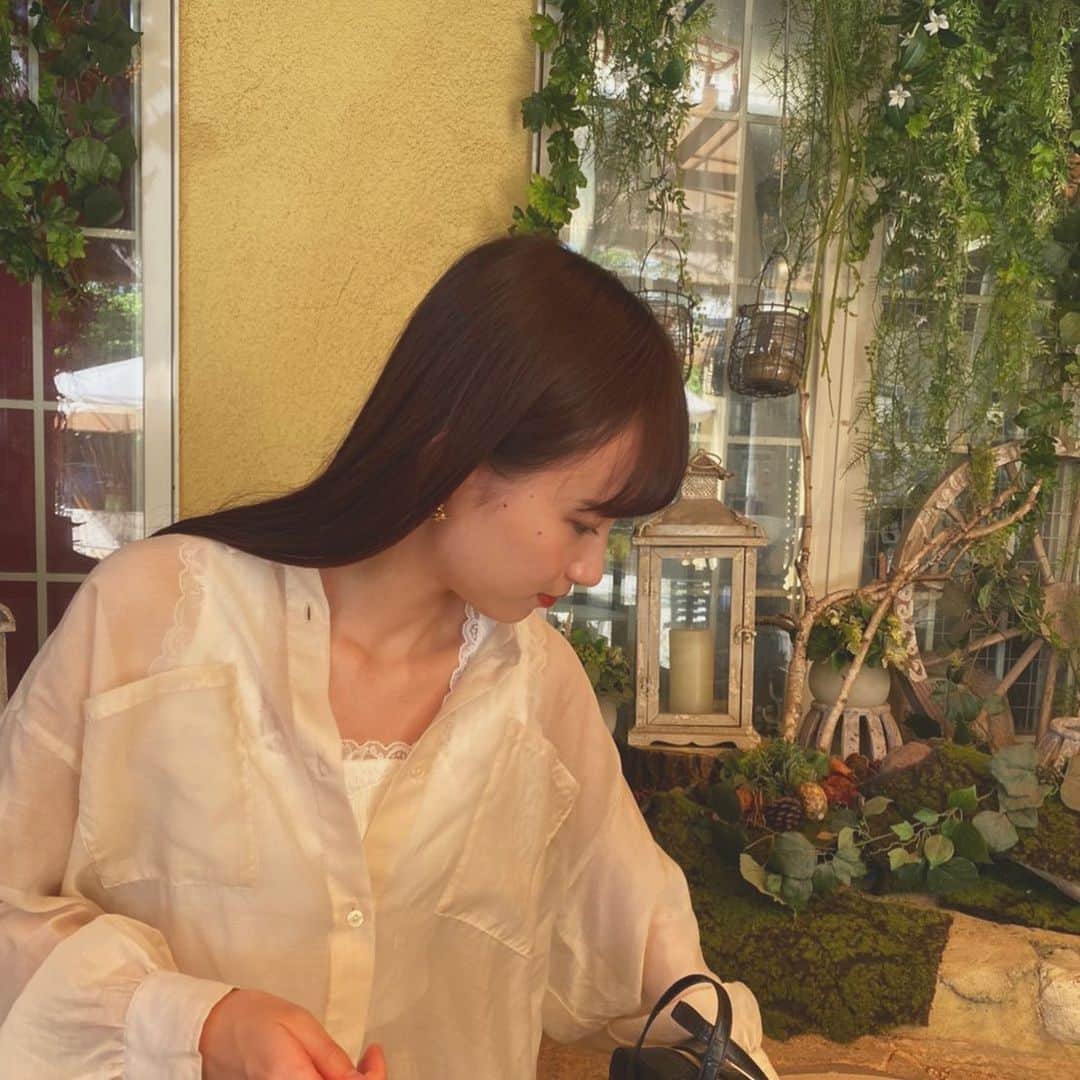 鈴木えりかのインスタグラム：「. 春服あんまり出番なかったな〜🥺 . . . . #シアーシャツ #spring」