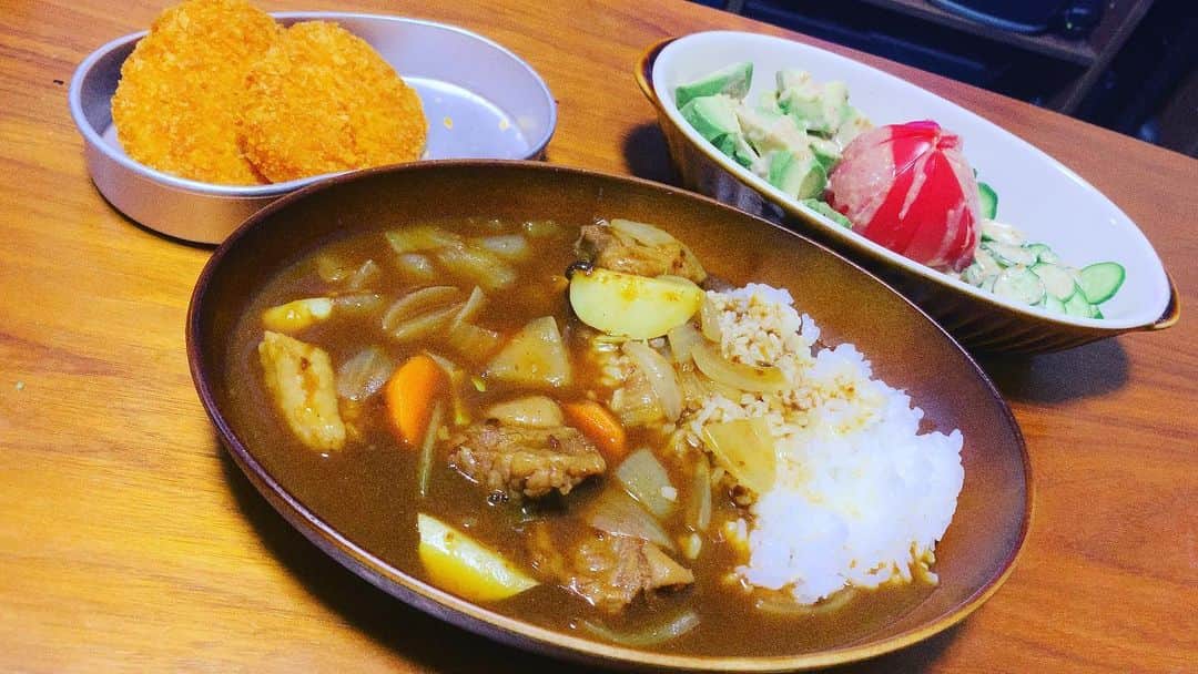 長田成哉のインスタグラム：「今夜は「肉旨めのシャバめのカレー」  #個人的な自炊の記録」