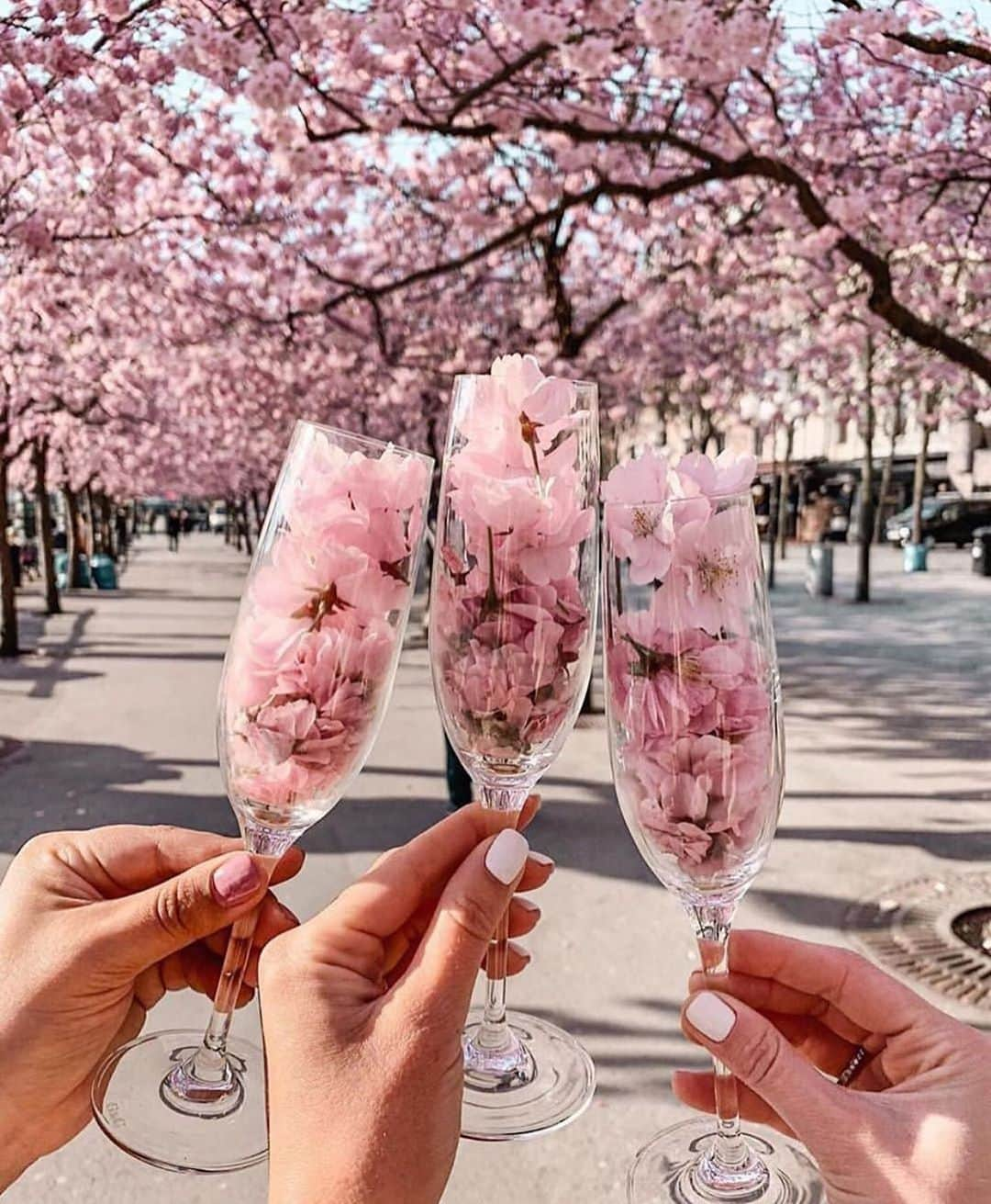 BeStylishのインスタグラム：「Happy Monday 🌸  #spring #mood #love  Via @fashiongoalsz」