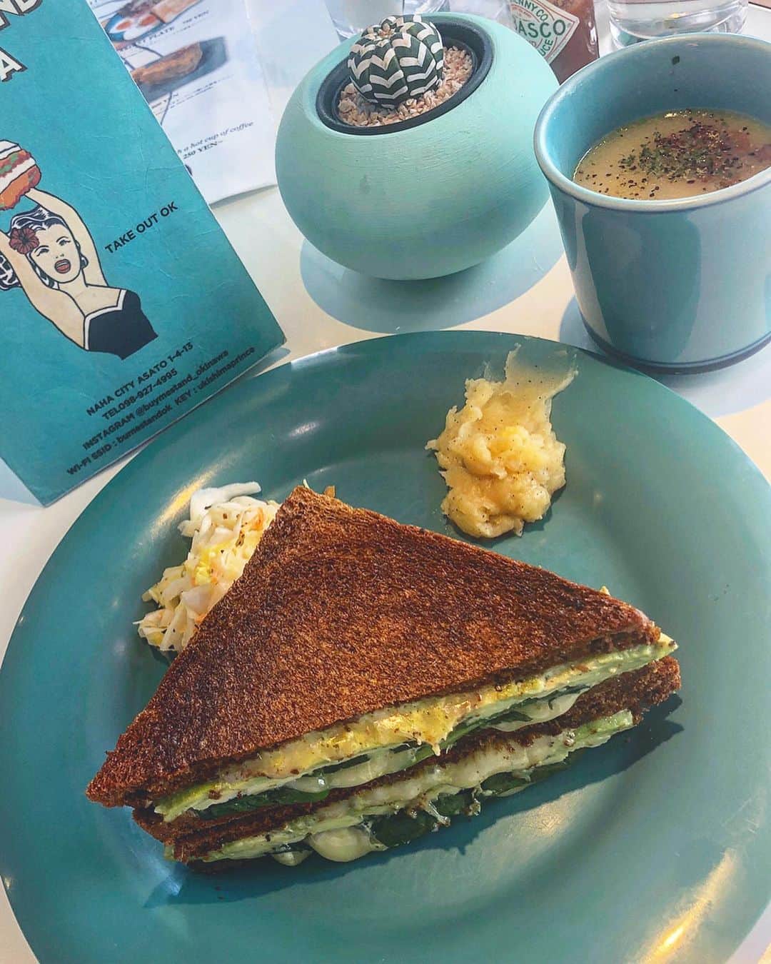 樹麗のインスタグラム：「〜沖縄旅録〜  いろんなとこにあるけど😋 沖縄店タイプだったな🧤🥪🧤. . . @buymestand_okinawa #yumeeeeeeee」