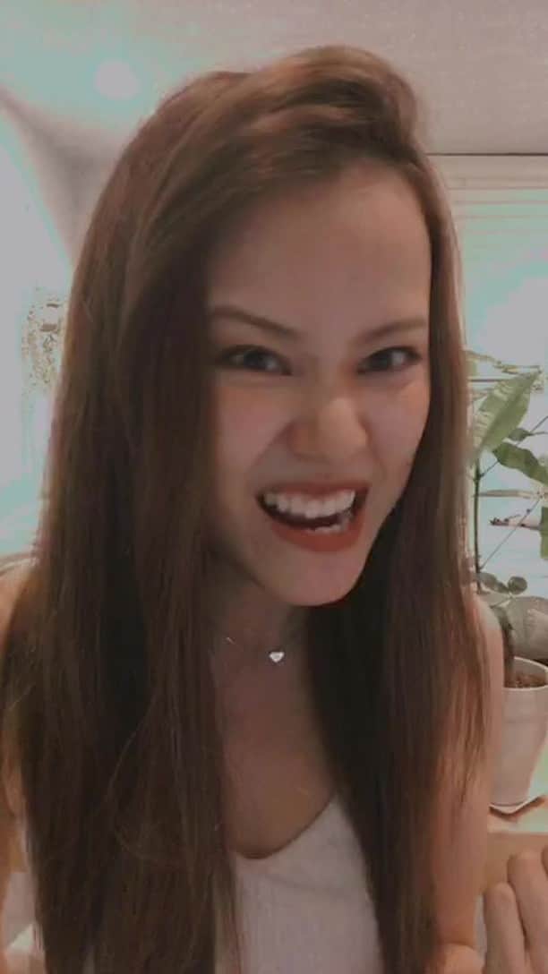 MiracleVellMagicのインスタグラム：「i answered a bunch of your questions! i also sang disney songs!」