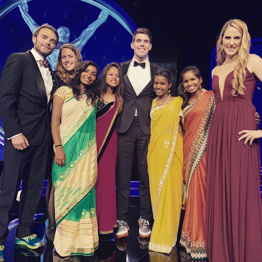 のインスタグラム：「Today is a very special day. I get to officially announce that I have been asked to be on the Board for YUWA, a program in Jharkhand, India that uses team sports and education to break the cycle of childhood marriage for young girls. I had the extreme honor of meeting Rose, Franz, Radha, Neeta, Hema, and Konika at the @laureussport World Sports Awards in 2019, where YUWA won the award for the project of the year. 5 out of 10 girls in Jharkhand drop out of school to become childhood brides, but now with a football program with over 300 young girls, coached by mainly young women, and a school teaching English and college prep for universities in India and abroad, YUWA is truly making a difference in the lives of these determined, brilliant, and motivated young girls. I am SO honored to be even a small part of this unbelievable program. Our immediate goal is to raise money to build a permanent campus for the young women out there, and Hayes and I cannot wait to actually get out there ourselves (when it’s safe to travel, etc.) The link to their website is in my bio if anyone is interested in learning more about this unbelievable program❤️」