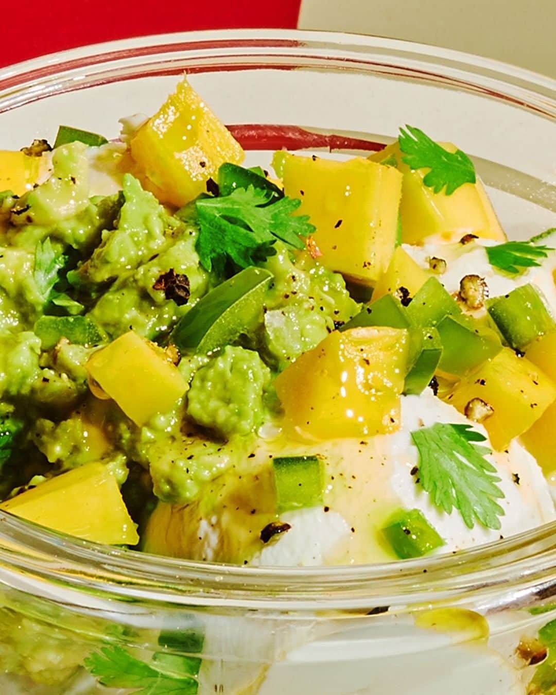Chobaniのインスタグラム：「Sweet and savory with a kick🌶 Celebrate #CincodeMayo tomorrow and craft a fan-favorite Cafe recipe with 🥭, 🥑, Greek Yogurt, and jalapeño. See our story for a quick how-to. #chobaniathome #cincodemayo」