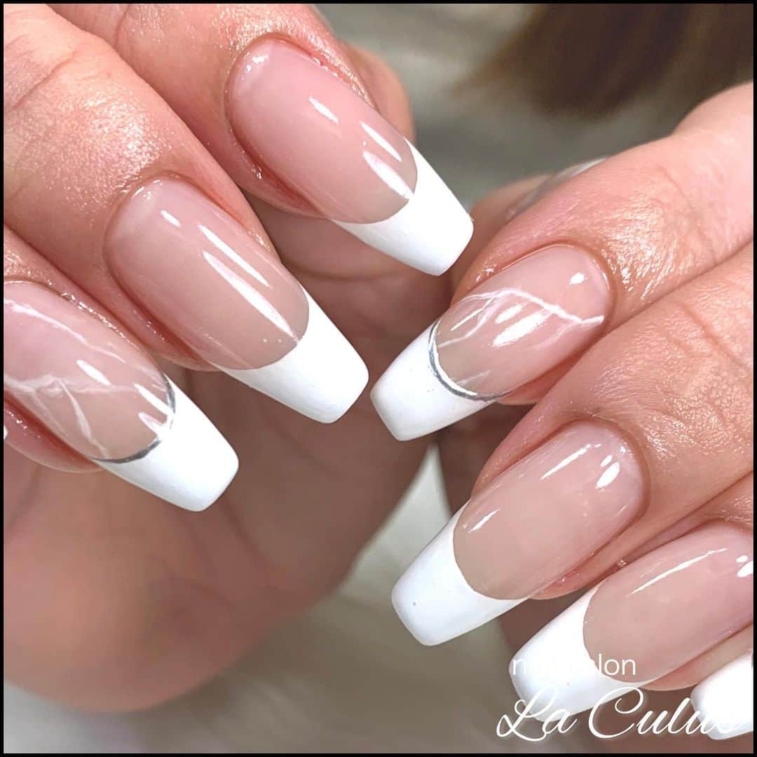 Mihoさんのインスタグラム写真 - (MihoInstagram)「nails.  French × marble.  so beautiful. . . ◆オフ込み1.5時間 ◆丁寧ケア付き ◆1ヶ月以内のご来店で¥500-引き (キャンペーンデザインは適用外) . . . #laculus #お客様ネイル #シェルネイル #ラベンダーネイル#美甲 . #ネイル #ジェル #ジェルネイル #ネイルアート #ネイルサロン #ネイルデザイン #ブリーディングネイル #春ネイル  #プライベートサロン #プライベートネイルサロン #ネイルアーティスト . #神戸 #三宮 #神戸元町 #大阪 . #神戸ネイル #神戸ネイルサロン #三宮ネイルサロン #三宮ネイル . #nail #nails #nailart #beauty #kawaii」5月4日 22時29分 - la.source_nail