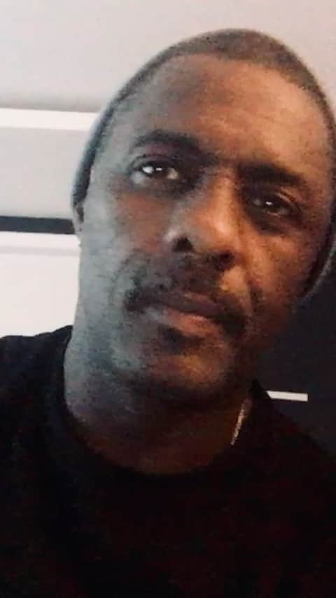エミリア・クラークのインスタグラム：「Episode two!! All hail The magical talented kind man that is @idriselba. He is reading The Point by Kate Tempest. (A BEAUTY of a poem) His Charity shout out is for Food Banks - google your nearest one if you’re able to help them in anyway!  Here is the prescription as it appears in @thepoetrypharmacy book: Condition: Fear of Loss  Sometimes, even in the midst of great happiness or beauty a shadow can fall over us. We can be caught up in enjoyment, living in the moment, and then all of a sudden we take a step back. This can’t last, we remember. The laughter will end; the children will grow up; the sun will set. In that realisation, each joy can come to feel like a threat: just one more thing that we will one day loose.  And yet, of course, to hoard our joys like a dragon on a pile of treasure will do us no good at all. The more we scrabble to keep a hold on those things we love, the less we allow ourselves to spend time loving them. Misers may hold onto their gold, but they never have the chance to spend it.  In this wonderful poem, Kate Tempest demonstrates something remarkably like the Buddhist idea that peace comes from ’non-attachment’. This attitude can seem counter-intuitive, but it is really only a matter of not allowing your bonds to own you- by not allowing yourself to want to own them.  Anguish, the Buddhists say, is the result of taking transitory things- the world, people, possessions- and forming attachments to them built not on an acceptance of their impermanence, but on a fear of their loss. This can soon lead to a wish never to form any kind of bond at all, lest it one day be broken. But if we allow ourselves no attachments, where will we find joy?  Instead, like Tempest, we must treasure beauty and happiness without allowing their loss to sting us- or make us afraid of taking pleasure in life to begin with. Because for everything that is lost, every sun that sets, there will come a new joy, a new beauty, a new sunrise. Trust in tomorrow to bring out something new. Who knows: it may even be better than today.  THANK YOU IDRIS!! 🙏🏻🙌❤️」