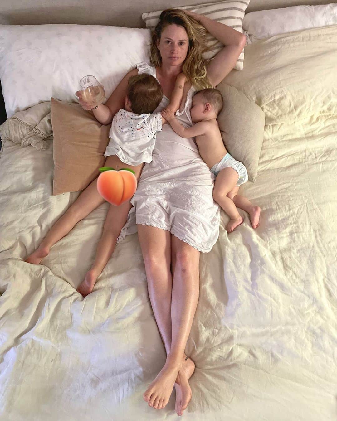 キャメロン・リチャードソンのインスタグラム：「Day Drinking ✅ PJ’s ✅  Personal Space 🚫.」