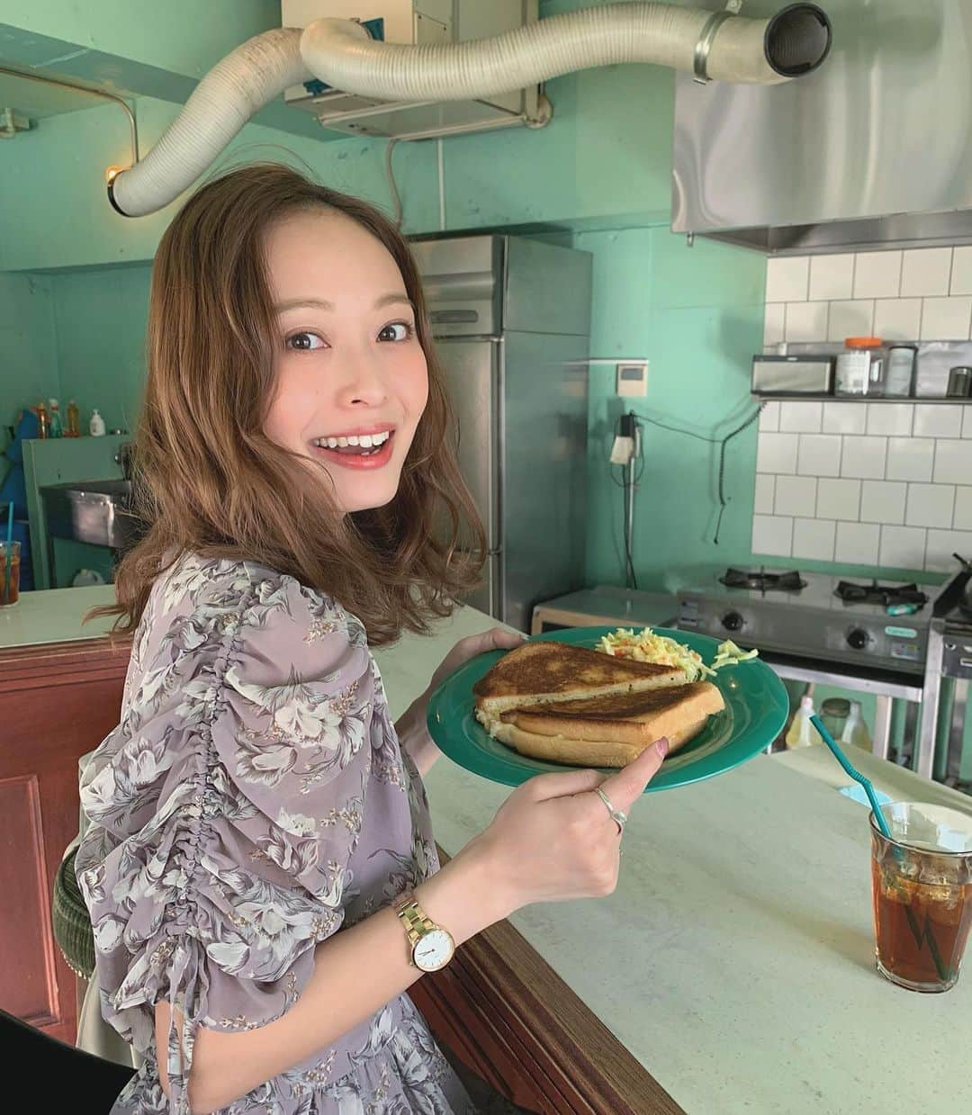 榊本麻衣さんのインスタグラム写真 - (榊本麻衣Instagram)「♡♡﻿ ﻿ ﻿ 嬉しそうな顔してる🤭🥪﻿ ﻿ ﻿ ﻿ 次こそは違うの食べてみよっと☺️💚笑﻿ ﻿ ﻿ ﻿ ﻿ #過去写真 #cafe #カフェ#カフェ巡り #東京カフェ #カフェ巡り好きな人と繋がりたい #おしゃれカフェ #美味しい #mai___food #渋谷カフェ #バイミースタンド  #sandwich #チーズサンド #buymestand」5月4日 22時45分 - maipipii