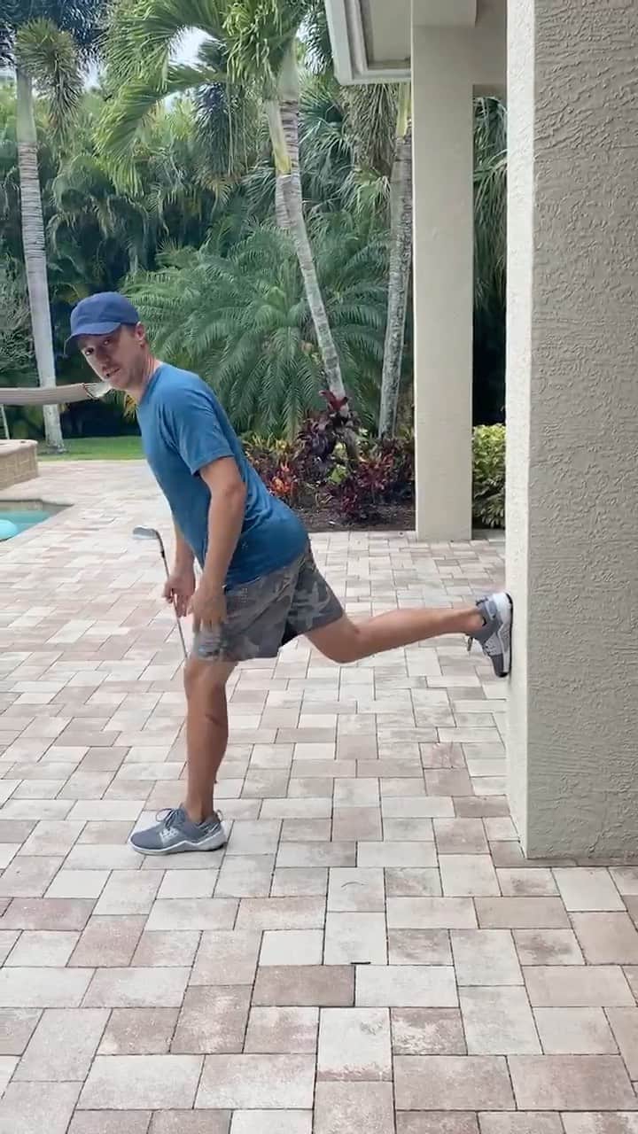 ルーク・ドナルドのインスタグラム：「This week I’m going to be posting some tips and drills from my fellow pros - 1st up is @justinthomas34. Now while his stache game is 💯 is stability and mobility game is also strong to very strong!! Here’s a great exercise that will help improve your thoracic rotation and glute activation at the same time. Thanks JT 👏🏼#JTTip #LDTips #glutegame #thoracicrotation #golfathome #staysafe #stayhealthy」
