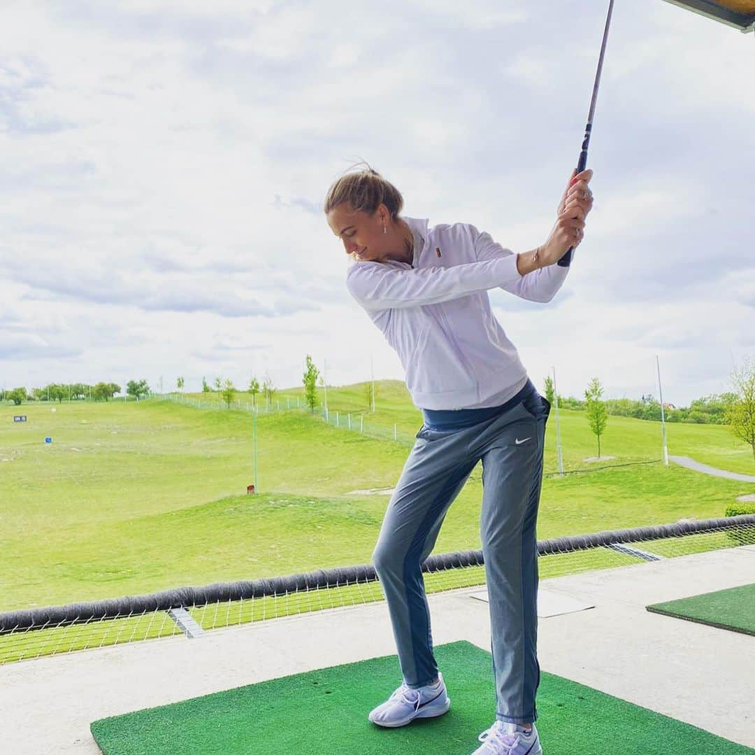 PetraKvitovaさんのインスタグラム写真 - (PetraKvitovaInstagram)「Dekuju za skvelou golfovou lekci @eva_kozeluhova | Learning something new, thanks for the lesson Eva 😄」5月4日 22時59分 - petra.kvitova