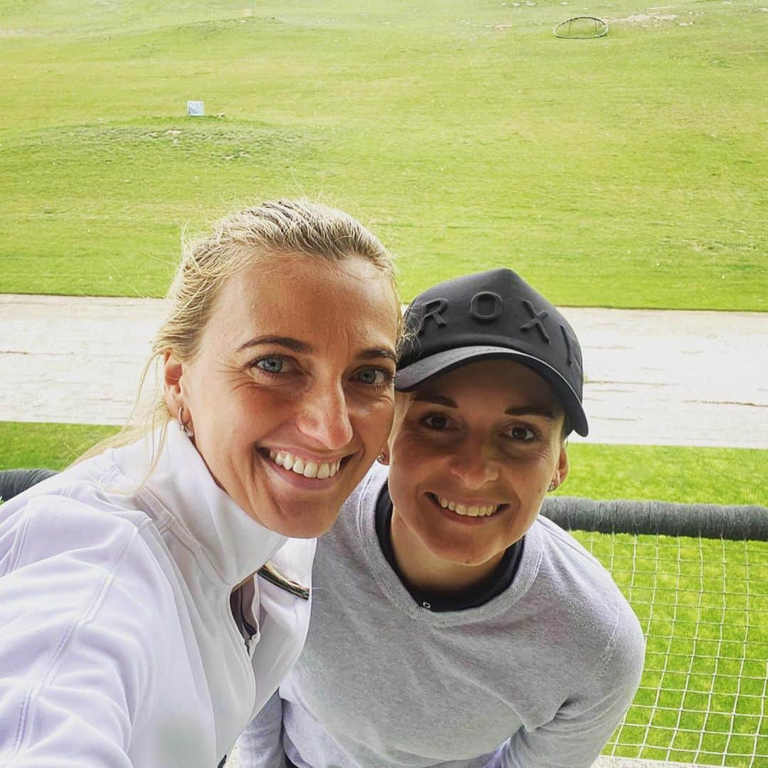 PetraKvitovaさんのインスタグラム写真 - (PetraKvitovaInstagram)「Dekuju za skvelou golfovou lekci @eva_kozeluhova | Learning something new, thanks for the lesson Eva 😄」5月4日 22時59分 - petra.kvitova