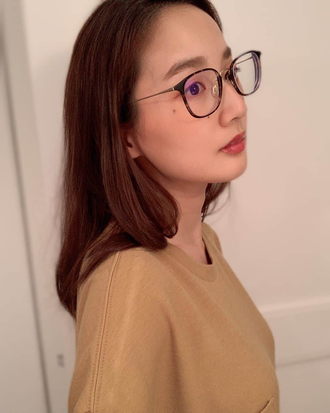 高嶋香帆のインスタグラム：「お家では眼鏡っ子です👓 . UVカット&ブルーライトカット最強☺️👏」