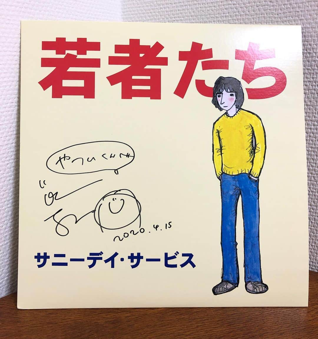 やついいちろうさんのインスタグラム写真 - (やついいちろうInstagram)「高校の同級生にして、落語家の林家菊丸くんからバトンが回ってきたので10日間やってみますね。ルールは最後に載せておきます。1日目はやはりこれ  サニーデイ・サービス「若者たち」  初めて自分で選び取った1枚。音楽を聴くのに蘊蓄はいらない。なんか好きだって事が大事だ。  それでは、初日は松本素生くんよろしくお願いします。  ーーーーーーーーーーーーーーーーーー 「イギリス発のタイムラインリレー。﻿ 自分の音楽の嗜好に影響を与えたレコード10選を、10日連続で1日1枚投稿。﻿ 説明・評価不要、ジャケットだけでOK。﻿ どなたかに毎日同じことをしていただくようにお願いをするミッションになっています。」﻿ ーーーーーーーーーーーーーーーーーー」5月4日 23時22分 - yatsuiichiro