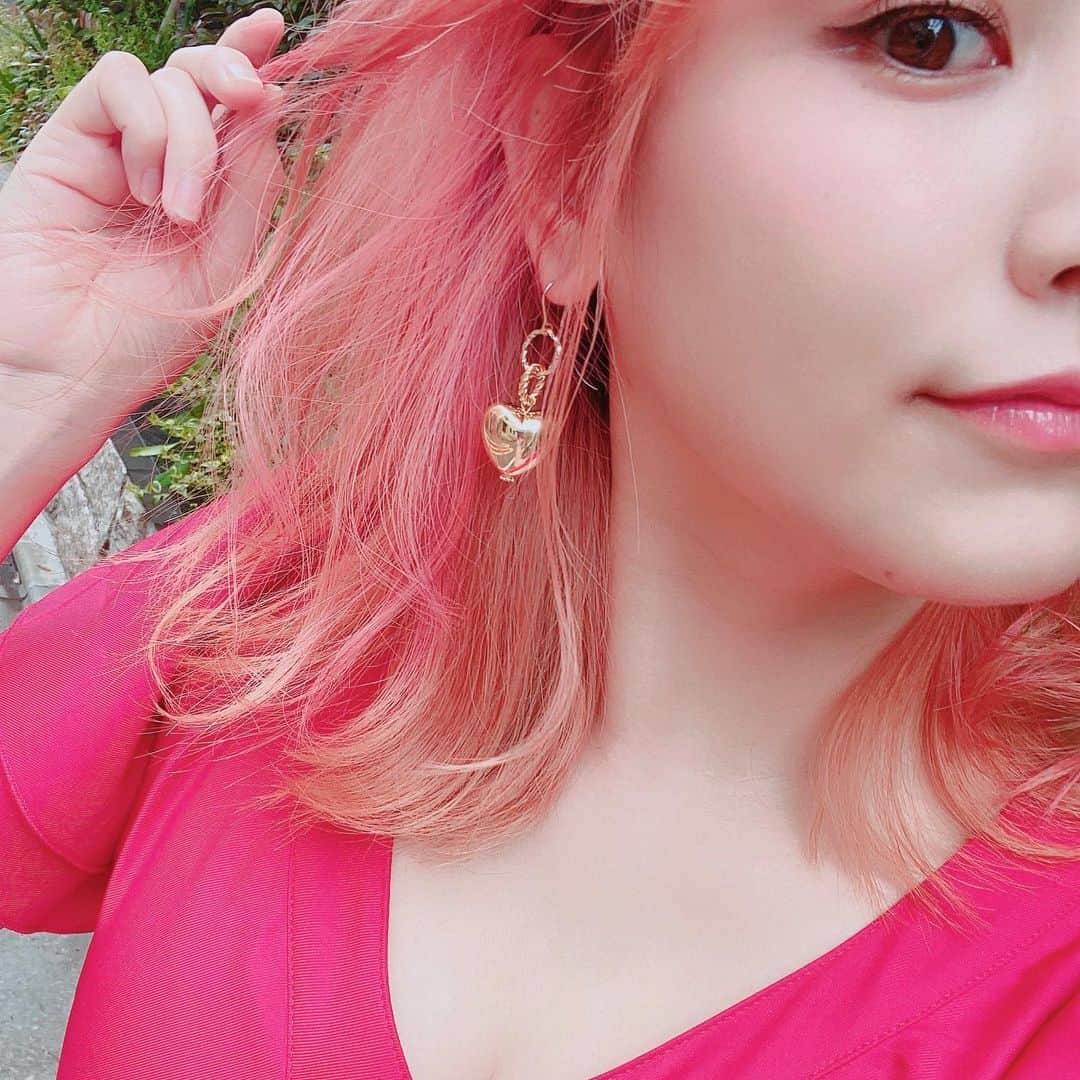 のインスタグラム：「だいすきなピアス！ GOLD×♡ だいすき！ #ピアス #アクセサリー #hbd #heart」
