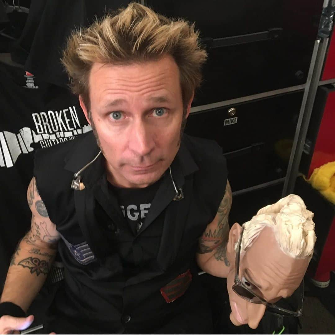 トレ・クールさんのインスタグラム写真 - (トレ・クールInstagram)「Happy Birthday @mikedirnt  remember doing T'ai chi ch'üan with Bea Arthur? We keep having these birthdays and someday we will be “Golden Guys”  Thank you for being a friend...」5月4日 23時54分 - trecool