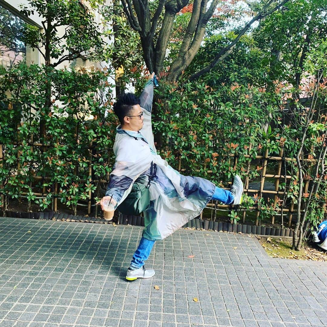 zoppさんのインスタグラム写真 - (zoppInstagram)「片足で立ち続けるような毎日がさらに伸びていく。いつまで足はもってくれるだろう。こんな時こそ助けて合わなければいけないし逆境に挑んでいかねばならない。 #ステイホーム  #stayhome  #ステイハングリー  #stayhungry」5月4日 23時57分 - zopp1980