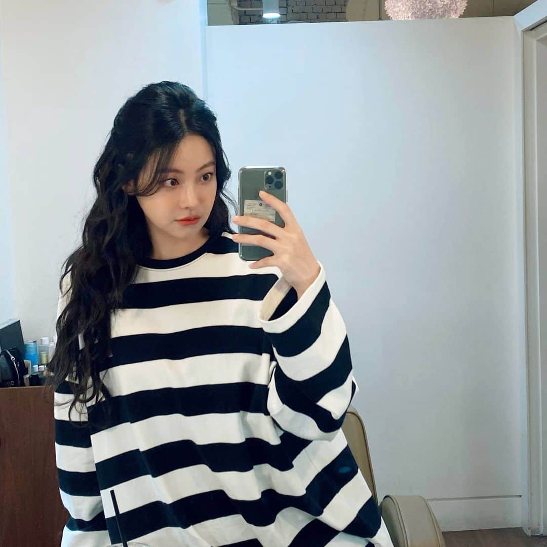 オ・ヨンソさんのインスタグラム写真 - (オ・ヨンソInstagram)「찌릿」5月5日 0時00分 - ohvely22