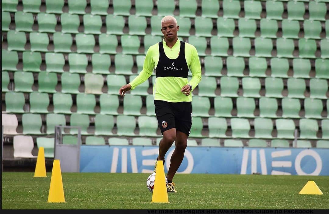 アデルラン・サントスのインスタグラム：「De volta aos trabalhos! Levo a fé no meu coração e a palavra divina na minha mente para que o Senhor sempre me proteja e me impeça de sair do caminho do bem. Deus abençoe a todos..」
