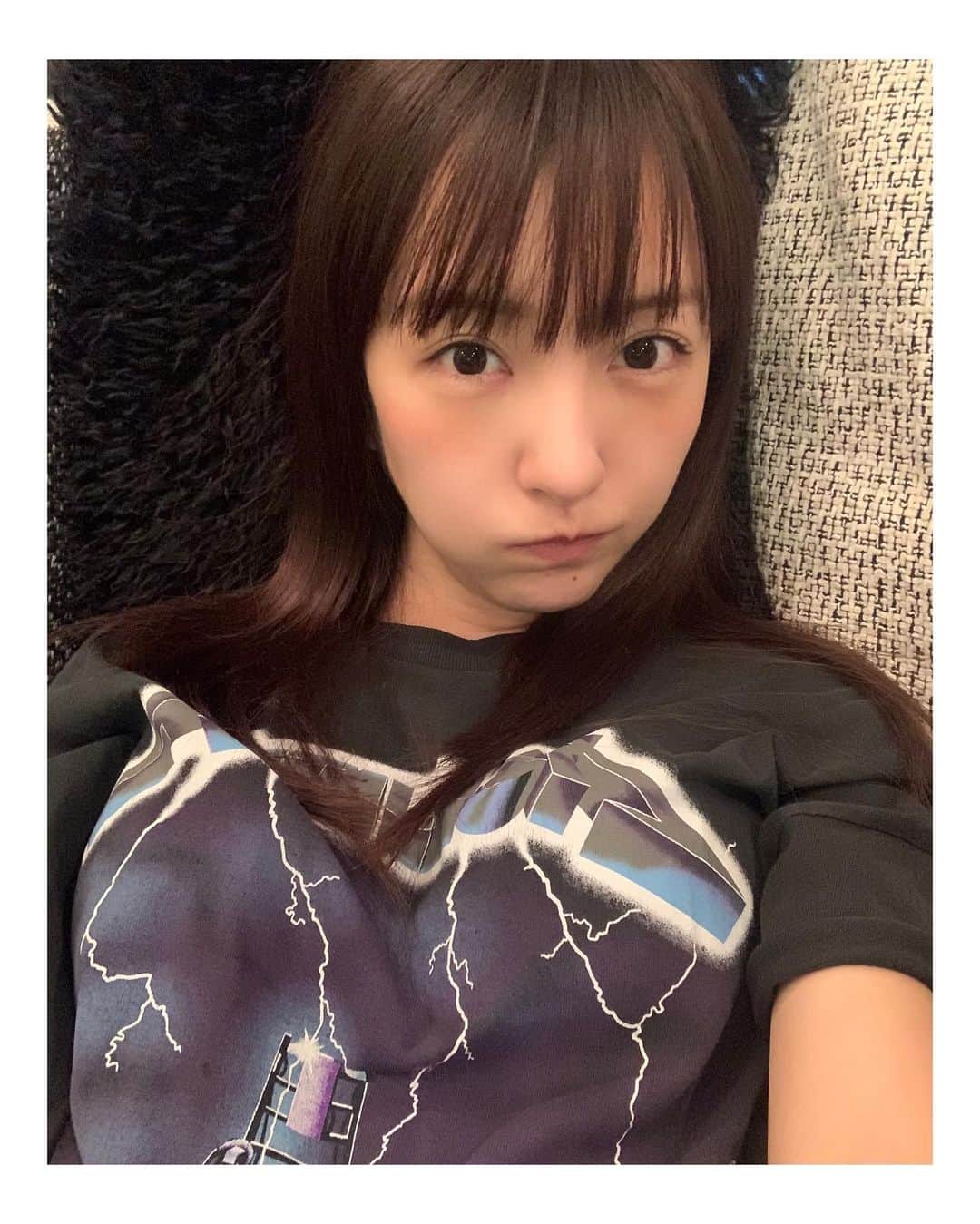 板野友美さんのインスタグラム写真 - (板野友美Instagram)「前髪セルフカットしたよ✂️」5月5日 0時42分 - tomo.i_0703