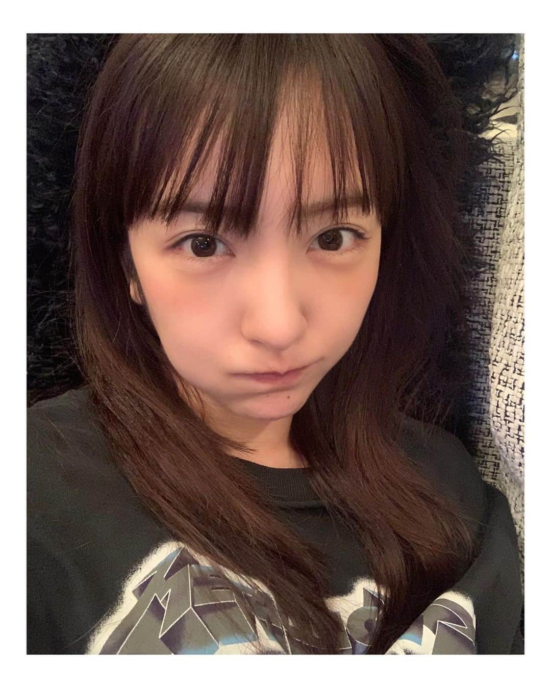 板野友美さんのインスタグラム写真 - (板野友美Instagram)「前髪セルフカットしたよ✂️」5月5日 0時42分 - tomo.i_0703