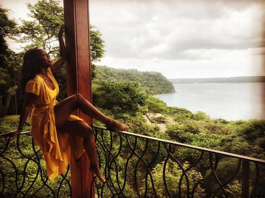 アジャ・ナオミ・キングのインスタグラム：「Just wading through memories 🥰」