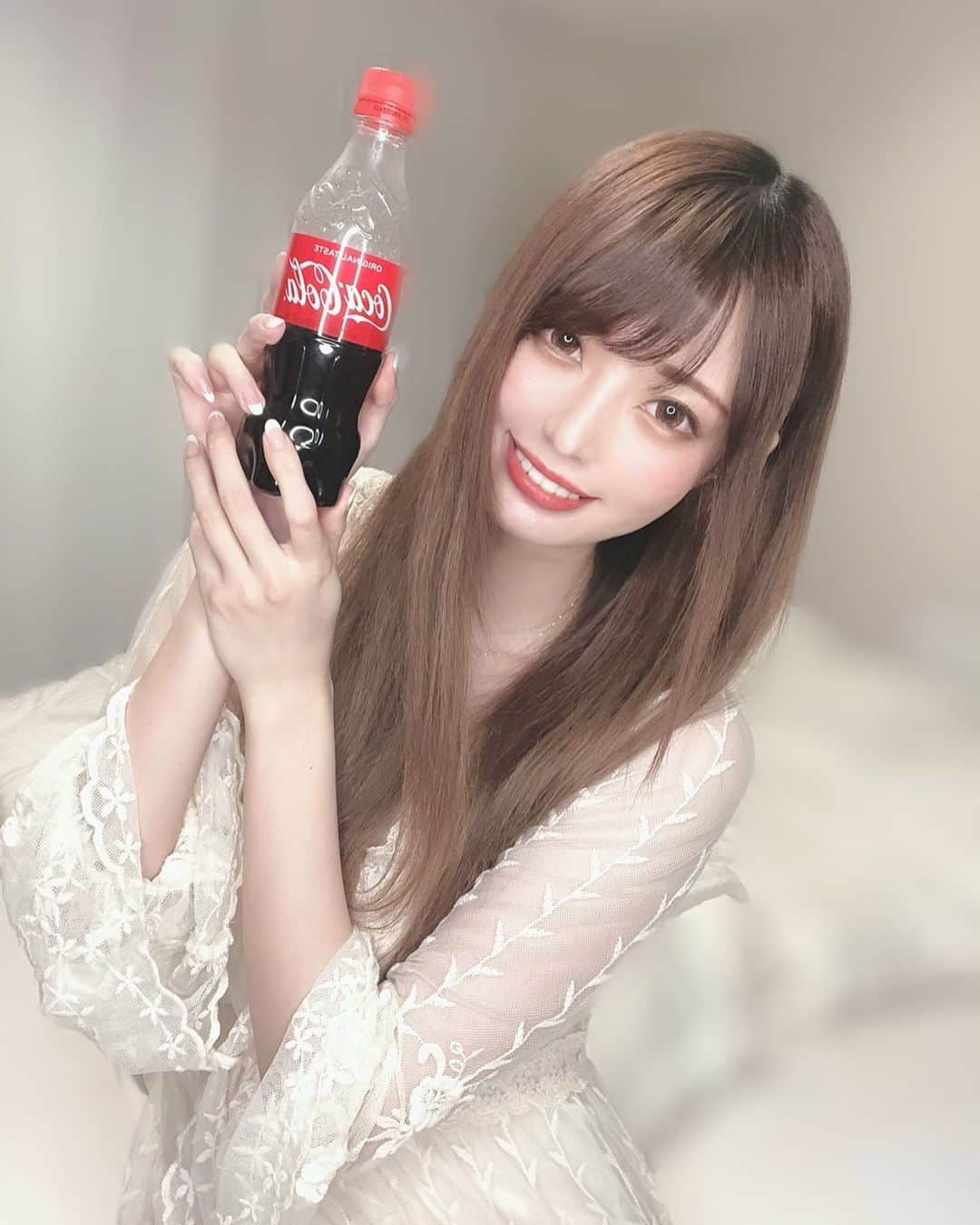 あしすぱさんのインスタグラム写真 - (あしすぱInstagram)「Coca-Cola🤙  #ootd #ootdfashion #whitecode  #japanesegirl #japaneseidol #idol #springfashion #l4l #selfie #selca #longhair #portrait #Coca-Cola #ファッション #アイドル #ポートレート #セルカ #いいね #春コーデ #ホワイトコーデ　#コーラ #데일리 #팔로우 #셀카 #패션스타그램」5月5日 1時00分 - ashinohitodesuu