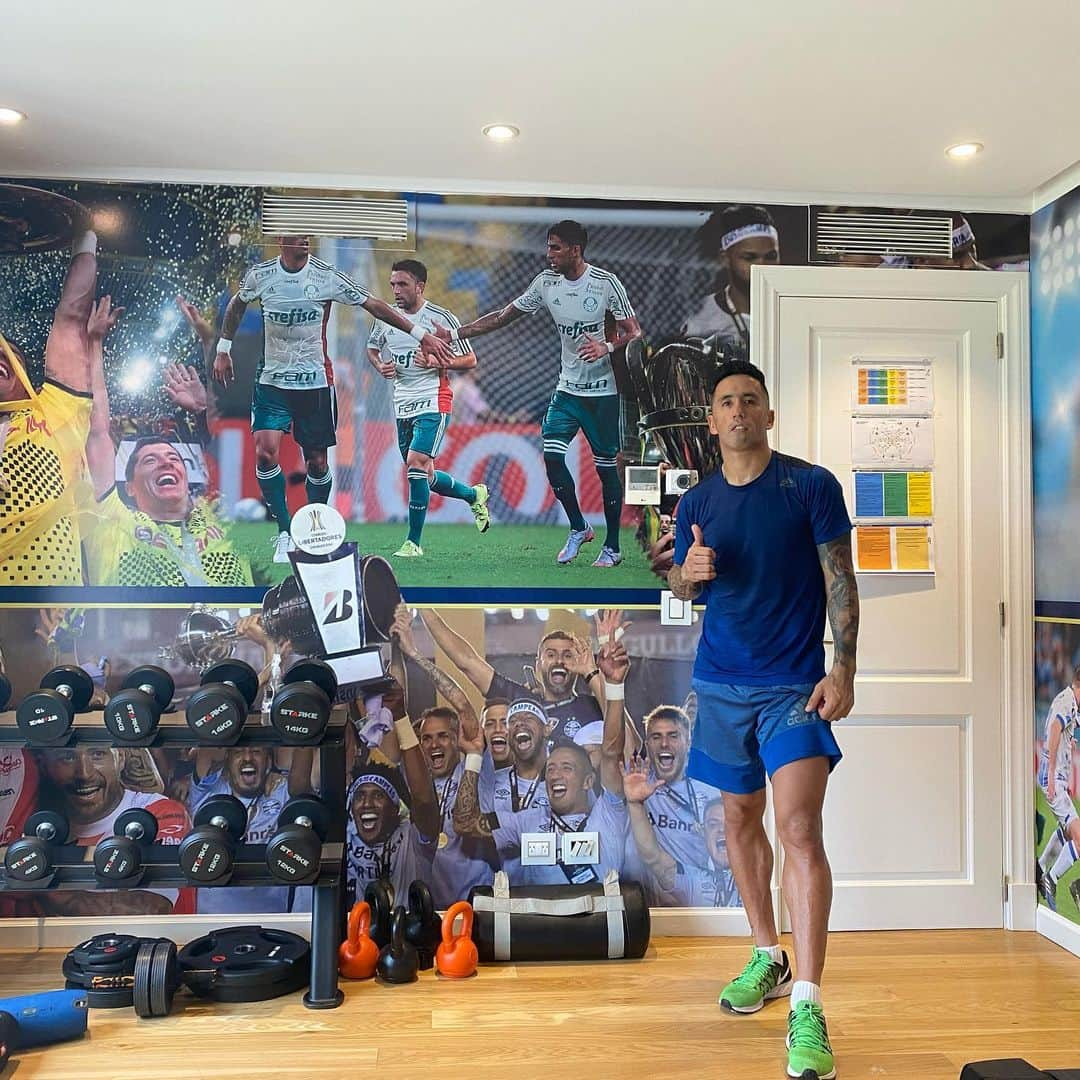 ルーカス・バリオスのインスタグラム：「Seguimos 💪💪🏃‍♂️🏃‍♂️ Saludos a todos mis seguidores 👊👊LB#18 ⚽️⚽️」