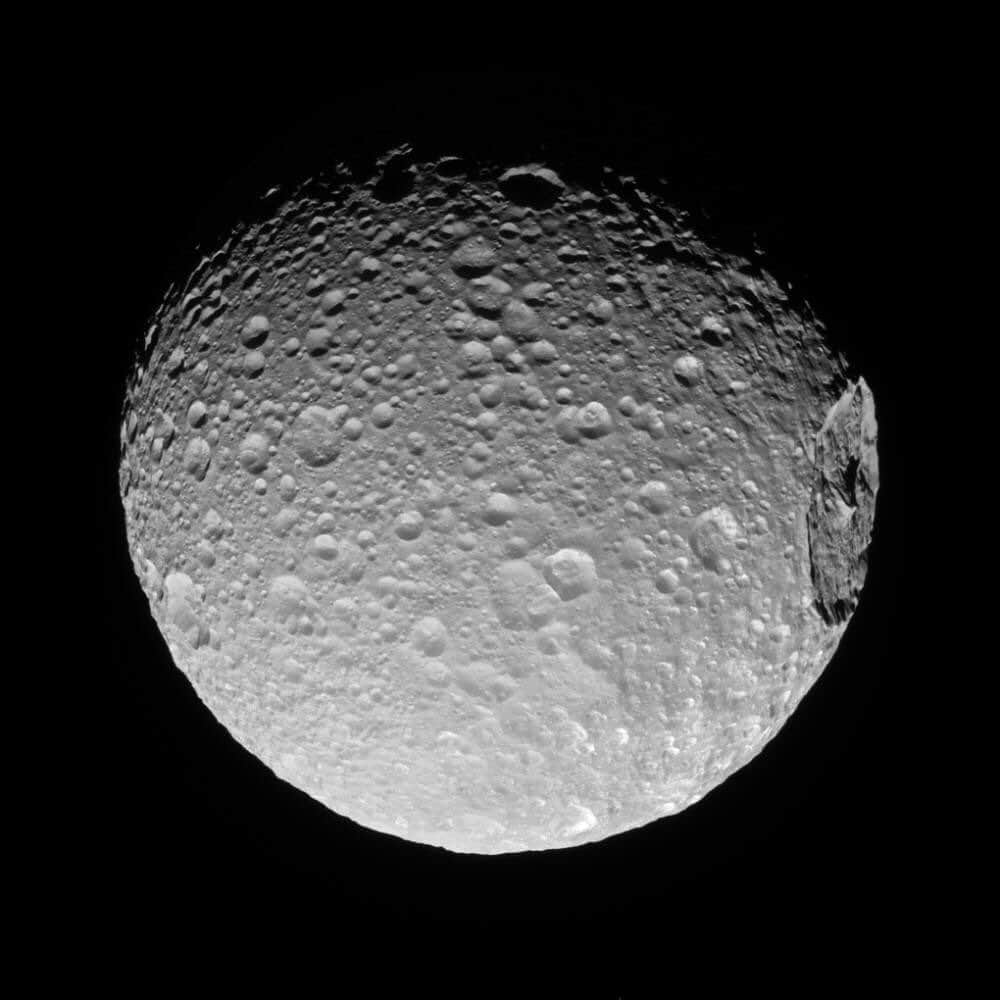 NASAさんのインスタグラム写真 - (NASAInstagram)「That's no moon. Wait. Actually, it is.⁣ ⁣ Saturn's icy moon Mimas has an uncanny resemblance to the Death Star as seen in these images taken by our Cassini spacecraft that orbited Saturn from 2004-2017. The large feature is called Herschel Crater. Don't worry; it's not a trap.⁣⁣ ⁣⁣ #MayThe4thBeWithYou on this #StarWarsDay. 💫⁣⁣ ⁣ Credits: NASA/JPL-Caltech/Space Science Institute⁣ ⁣ #andalsowithyou #saturn #moons #nasa」5月5日 1時53分 - nasa