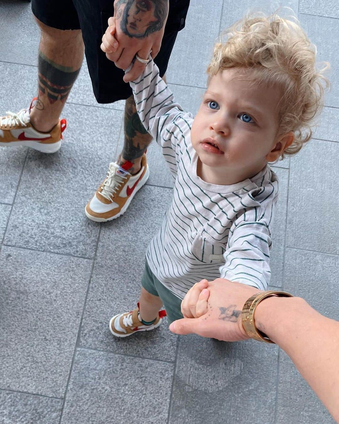 キアラ・フェラーニさんのインスタグラム写真 - (キアラ・フェラーニInstagram)「Leo’s first time out in over two months and he was so excited ❤️」5月5日 2時01分 - chiaraferragni