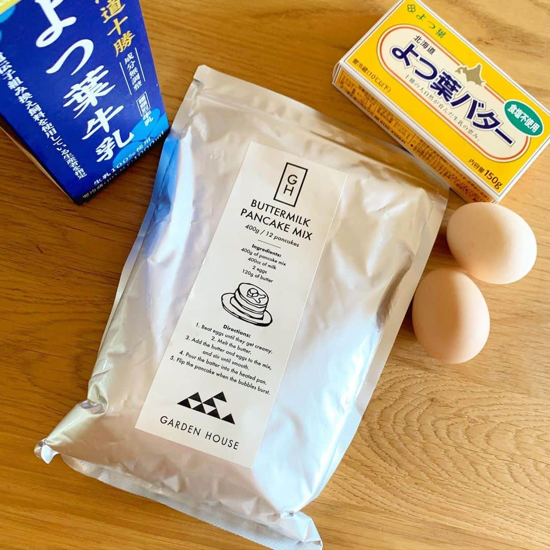小林三江子さんのインスタグラム写真 - (小林三江子Instagram)「パンケーキって簡単なのに美味しいから嬉しい😊 見た目も可愛いしね💕 バターを乗っけてメイプルシロップをたっぷりかけて、水切りヨーグルトを添えて。 @garden_house_kamakura  #stayhome #おうちごはん #パンケーキ」5月5日 2時24分 - mieko_kobayashi