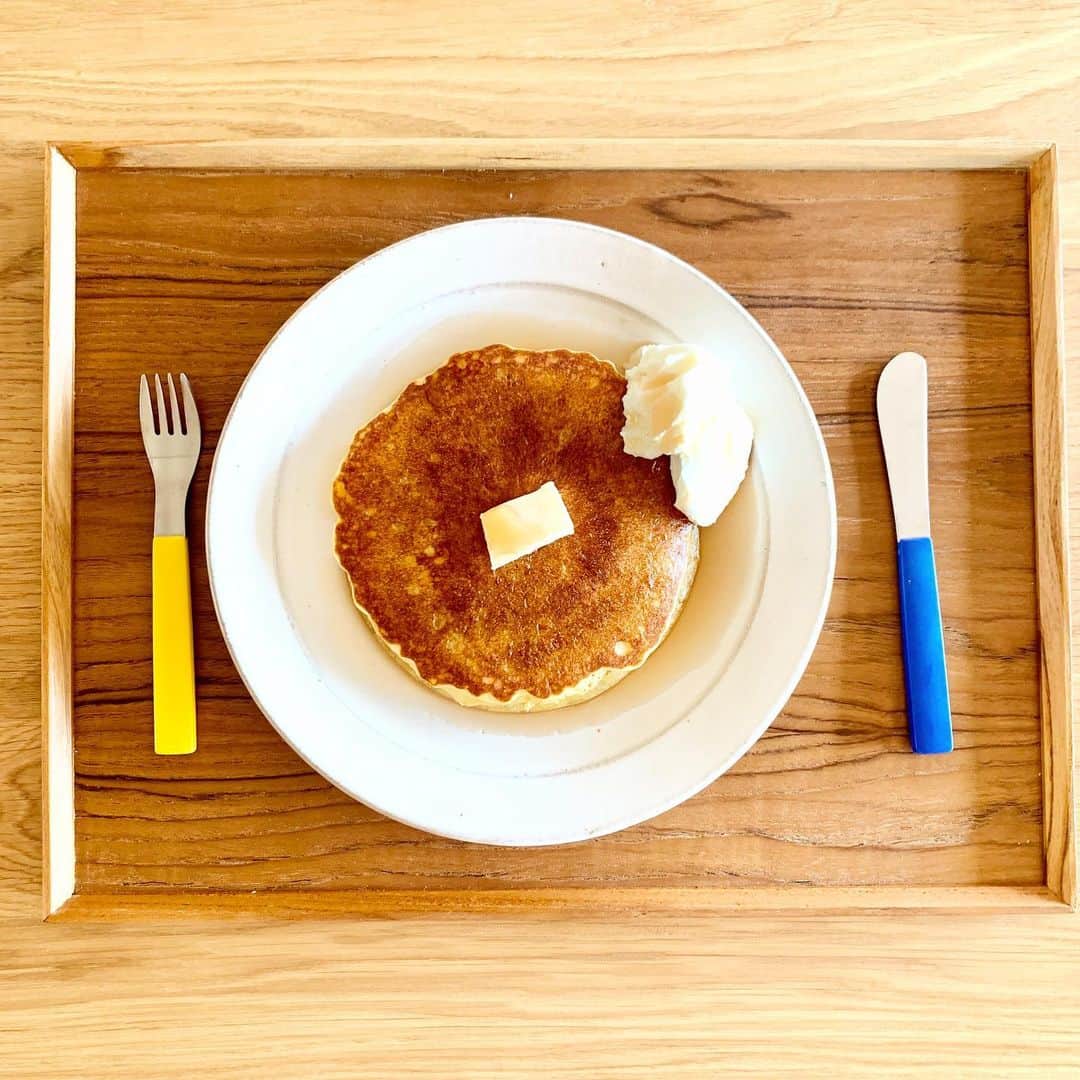 小林三江子さんのインスタグラム写真 - (小林三江子Instagram)「パンケーキって簡単なのに美味しいから嬉しい😊 見た目も可愛いしね💕 バターを乗っけてメイプルシロップをたっぷりかけて、水切りヨーグルトを添えて。 @garden_house_kamakura  #stayhome #おうちごはん #パンケーキ」5月5日 2時24分 - mieko_kobayashi