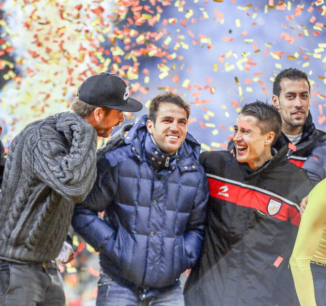 のインスタグラム：「Hoy cumple años uno de los jugadores con los que me hubiera gustado jugar y compartir más momentos dentro y fuera de un terreno de juego. ¡Moltes felicitats, @cescf4bregas ! 👏🏻🎂 // Today's the birthday of one of the players I'd liked to have played more and shared more moments with, both on and off the field. Many happy returns, @cescf4bregas ! 👏🏻🎂」
