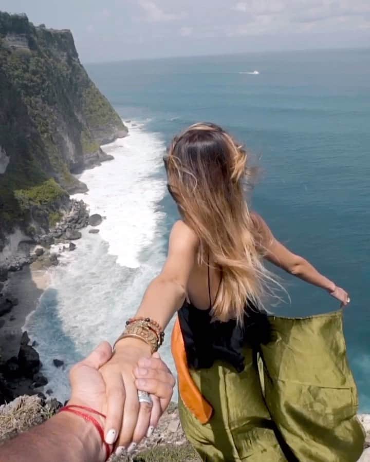 Murad Osmannのインスタグラム：「Ok. Let’s start some conversations here!! Where are you guys right now? How is your quarantine going? Me and @natalyosmann are at home in Moscow 🇷🇺 Russia since March. Love it, but miss travel. ◈ ◈ ◈ ◈ ◈ ◈ ◈ ◈ ◈ ◈ ◈ ◈ Итак! Давайте поболтаем. Расскажите, где вы сейчас находитесь? Как проходит карантин? Мы с @natalyosmann сидим дома в Москве с марта месяца! Всё хорошо, но скучаем по путешествиям」