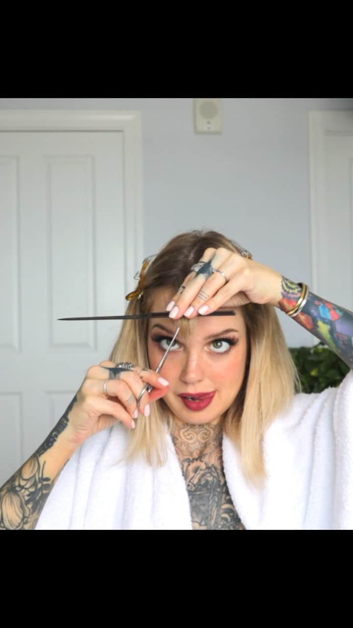 サラ・Xのインスタグラム：「RAISE YOUR HAND IF YOU’VE ALSO REACHED THE POINT OF GIVING YOURSELF AN AT HOME BANG TRIM 🙋 #evanycpartner ok spoiler alert mine wasn’t super dramatic BUT just enough to hopefully get by til I can visit a salon again! I also definitively realized I don’t have a future as a hair stylist & will be leaving this to the professionals from now on 🤔⁣ ⁣ I watched a bunch of tutorials for home bang trims and all of them said to wash & style as usual before attempting so I did! Before styling I sprayed the @evahairnyc Mane Magic 10-in-1 Styling Primer on my clean damp hair, this bottle isn’t my first and it certainly won’t be my last… there’s a reason they’re nominated for an @allure Beauty Award this year! Like the name suggests it does 10 things in one - detangles, reduces frizz, strengthens, softens, cuts drying time, adds shine, nourishes, smooths, protects against thermal damage and heat styling, and protects against uv damage, PLUS it’s vegan, cruelty-free, free of parabens, phthalates & sulfates! ⁣ ⁣ Next I used the super cute eva nyc lavender pro-lite dryer, which cuts my blowout time in half while leaving my hair feeling healthy (& my arms not super tired) to style my hair as usual ✨ if you *are* going to cut your own bangs like I did, you should cut on dry hair in your usual style, be sure to use SHARP scissors, pin the rest of your hair back so you don’t have any accidents, and go S L O W L Y! You can always take more hair off but unless you’re a wizard you def can’t put it back once it’s gone 😬 I’m not brave enough to cut all the way across so I just did the middle bit to get it out of my eyes.⁣ ⁣ After my lil trim I wasn’t sure if I wanted to do curly or keep it straight, I could have gone either way with the lavender nanosilk technology styler but decided to just smooth it out this time. The styler has adjustable heat & lower temp options for hair that’s a little more delicate (like mine)! I was totally nervous but all in all I think it turned out ok. Let me know what you think!⁣ ⁣  #helloimeva #hairvideos #hairstyling #hairtools」