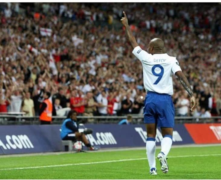 ジャーメイン・デフォーさんのインスタグラム写真 - (ジャーメイン・デフォーInstagram)「One of my best moments in an England shirt. I still get goosebumps looking at this picture! hatrick at Wembley living the dream.⚽️⚽️⚽️」5月5日 4時09分 - iamjermaindefoe