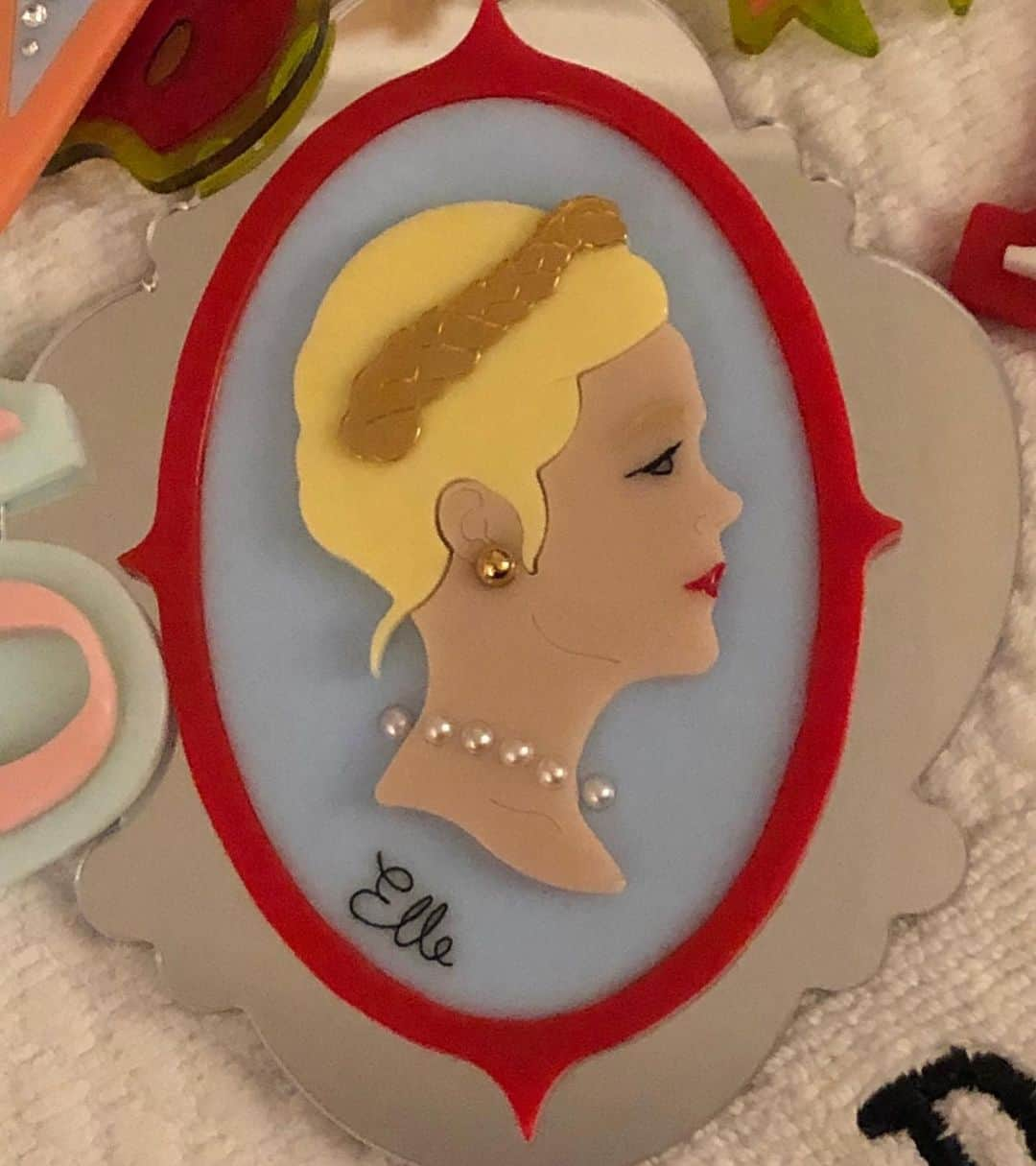 エル・ファニングさんのインスタグラム写真 - (エル・ファニングInstagram)「Met Ball fittings of first Monday’s past. Last year’s camp theme was one of my favorites! @miumiu created a charm necklace to beat all charm necklaces. Slide #5 was an email @samanthamcmillen_stylist and I got with a mock up of charms (one of ME in cameo style) So much care and creativity go into each met ball look. Thank you Anna for hosting a night of fantasy.」5月5日 4時49分 - ellefanning