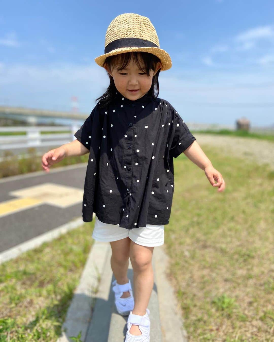 大菅小百合のインスタグラム：「子供の日🎏 甥っ子たちと一緒に😍👍🏻‼️🏠 とにかく元気でいてくれることがなによりの親孝行☺️💕 ・ ・ ・ #5月5日 #ごともの日 #こどもの人格を重んじ #こどもの幸福をはかるとともに #母に感謝する日 #天気が良くてよかった #と思ったら突然の雨 #幼稚園更に休園になったけど #コロナに負けずに頑張ろう」