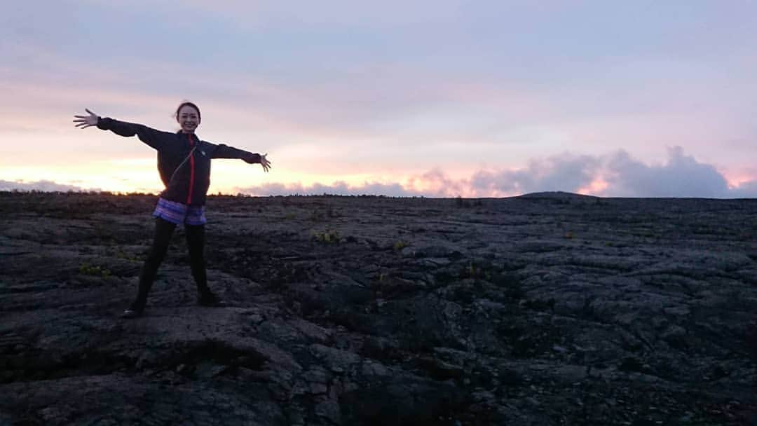 瞳ゆゆさんのインスタグラム写真 - (瞳ゆゆInstagram)「どこまでも溶岩🌋 ハワイに行きたいシリーズ⑨  #hawaii #bigisland #kilauea #キラウエア火山 #stayhome」5月5日 15時44分 - yuyu_hitomi