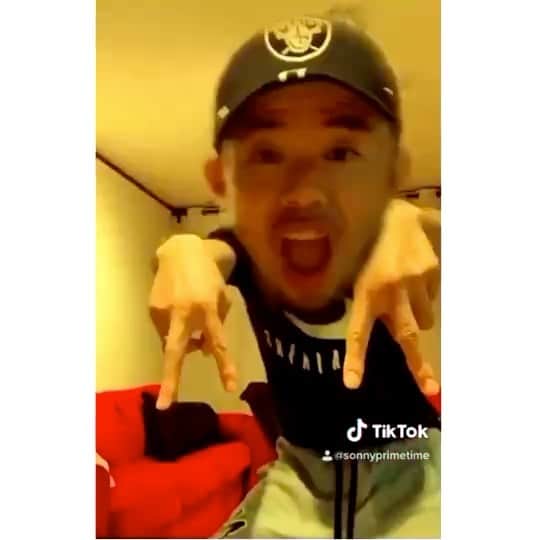SONNYのインスタグラム：「What we do after we put Baby Tiana to sleep.ティアナが寝静まってからの...🔫💥🔫💥🔫💥 . @mamizo.jpn 🎧 @auntiehammy . #pewpewchallenge  #pewpewpew」