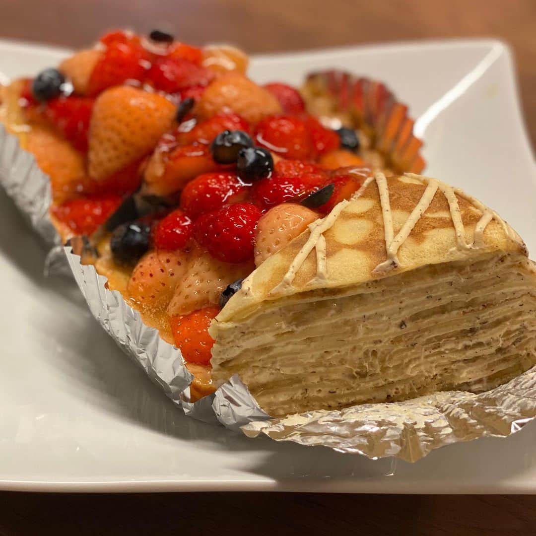 Masayasu Moritaさんのインスタグラム写真 - (Masayasu MoritaInstagram)「#テイクアウト において、どこよりも味とコスパが良いのが、この #ピッコログランデ だと思う。  元々、財界、芸能界の憩いの場としても有名ですが、ここのパスタは絶妙です。ショートパスタが嫌であれば、スパゲッティに変更も可能。  テイクアウトなのに、家で箱をあけるタイミングでしっかりアルデンテになるのが不思議です。  もちろん、付け出しの #ゼッポリーニ や #フルーツタルト #ミルクレープ も健在。  既にリピート二回目です。  #もりたま飯 #foodie #foodgasm #foodphotography #foodstagram #美食 #グルメ #foodporn #instaeats #instafood #toprestaurants #snapyummy #eeeeeats #eattheworld #instafoodie #toptokyorestaurants #tokyogourmet #wheretoeattokyo #tokyorestaurants #tokyoeats #japanesefood #おうち時間」5月5日 14時14分 - masayasumorita