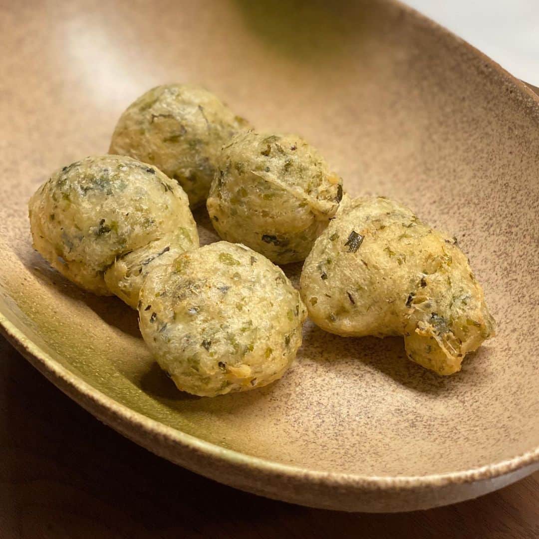 Masayasu Moritaさんのインスタグラム写真 - (Masayasu MoritaInstagram)「#テイクアウト において、どこよりも味とコスパが良いのが、この #ピッコログランデ だと思う。  元々、財界、芸能界の憩いの場としても有名ですが、ここのパスタは絶妙です。ショートパスタが嫌であれば、スパゲッティに変更も可能。  テイクアウトなのに、家で箱をあけるタイミングでしっかりアルデンテになるのが不思議です。  もちろん、付け出しの #ゼッポリーニ や #フルーツタルト #ミルクレープ も健在。  既にリピート二回目です。  #もりたま飯 #foodie #foodgasm #foodphotography #foodstagram #美食 #グルメ #foodporn #instaeats #instafood #toprestaurants #snapyummy #eeeeeats #eattheworld #instafoodie #toptokyorestaurants #tokyogourmet #wheretoeattokyo #tokyorestaurants #tokyoeats #japanesefood #おうち時間」5月5日 14時14分 - masayasumorita