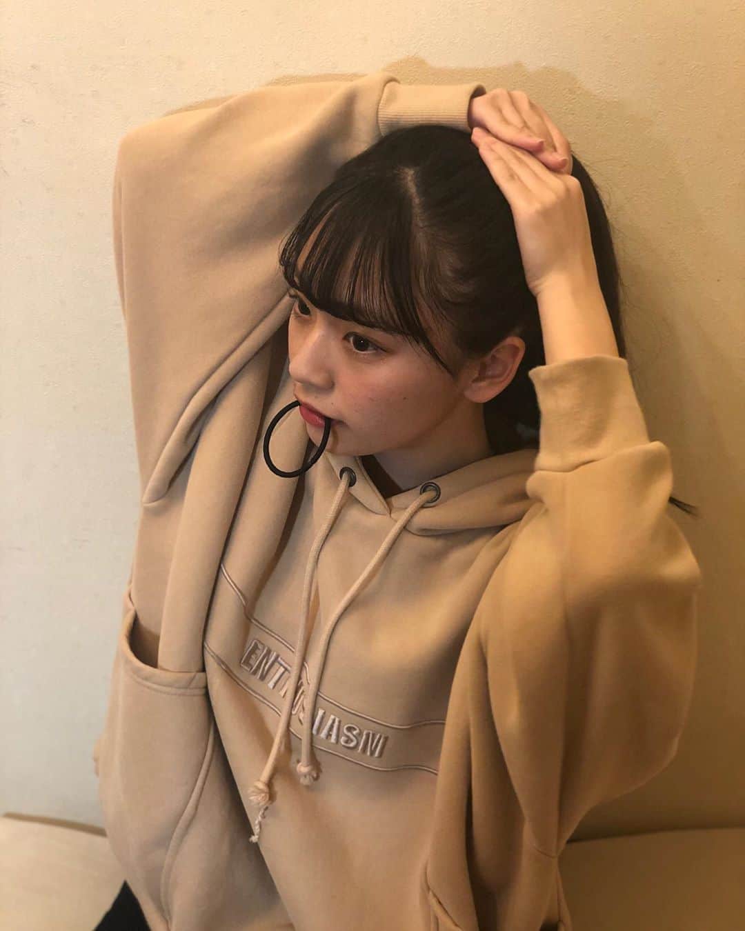 尾野寺みさのインスタグラム：「﻿ ﻿ ﻿ ﻿ 尾野寺といえばポニーテールだよね﻿ ﻿ ポニーテールですきになってくれた人﻿ ありがとう﻿ ﻿ ﻿ #ポニーテール #パーカー﻿ ﻿ #おうち時間﻿ ﻿ #尾野寺みさ﻿」