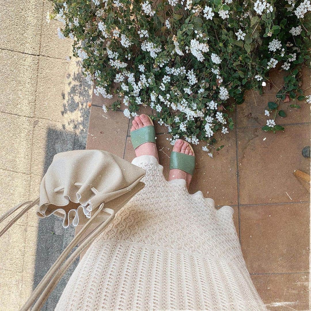 ひこ乃さんのインスタグラム写真 - (ひこ乃Instagram)「⠀ ⠀ このGUのスカート、丈感すごく長くて164cmでも くるぶしまでくるから素敵❤︎デザインもお気に入り  そして今年初のサンダル〜！ だんだん夏を感じてきて嬉しい ⠀ #gu#透かし編みニットスカート#ウェッジソール#プチプラコーデ#韓国ファッション#カジュアルコーデ#お散歩#お散歩日和」5月5日 14時58分 - hikono0909