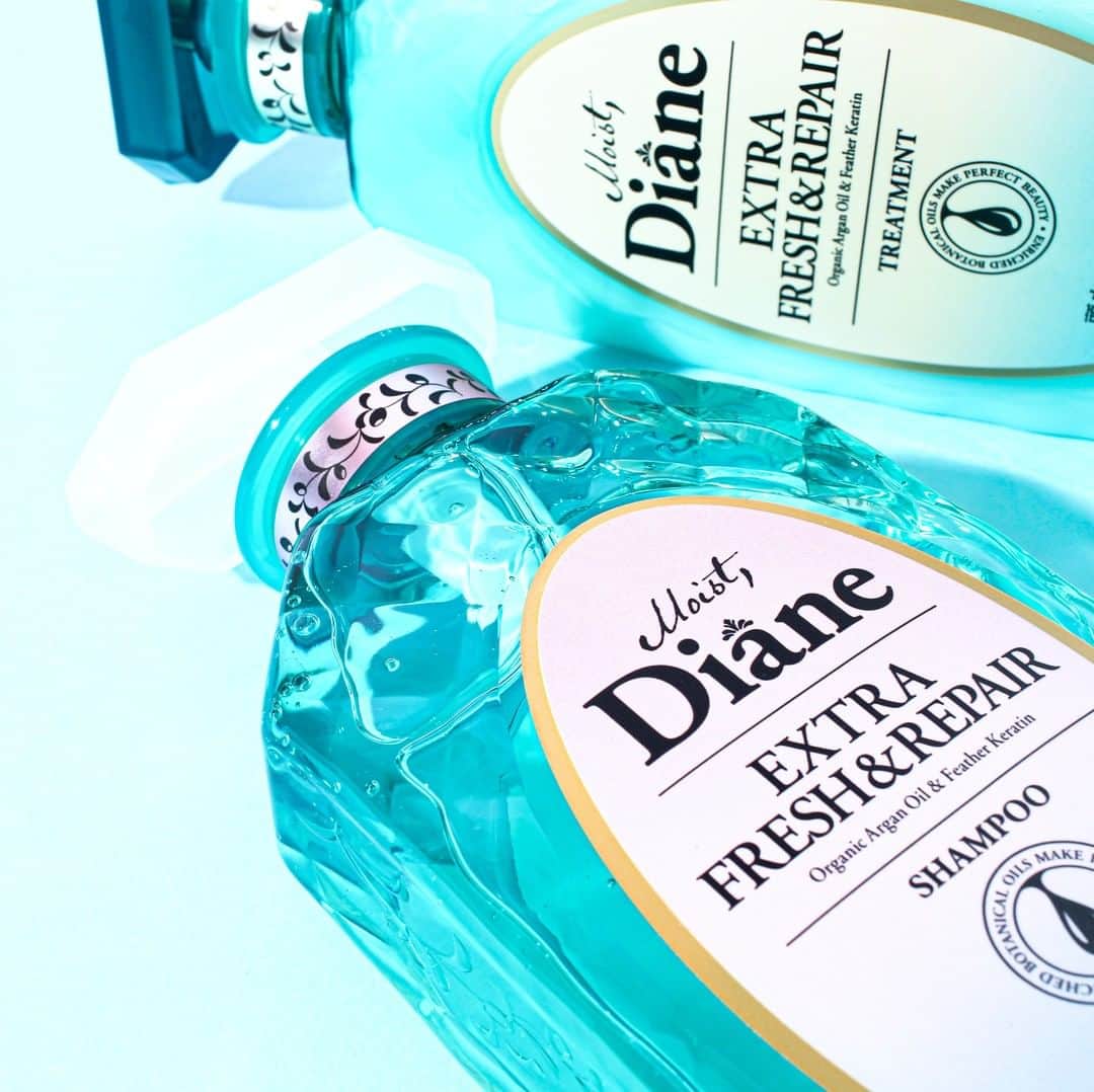 モイストダイアンのインスタグラム：「3種類のハーブを配合し、べたつきやすい頭皮もスッキリとした洗いあがり✨﻿ ﻿ これからの季節にピッタリ❤️﻿ ﻿ ﻿ #ダイアン #パーフェクトビューティー #モイストダイアン #moistdiane #perfectbeauty #エクストラフレッシュ #ツヤ髪 #シャンプー #ヘアケア #ダメージ補修 #フレッシュ #爽快 #新商品 #ヘアコスメ #limited #限定 #春  #湿気 #梅雨 #spring #期間限定 #バスタイム #リフレッシュ #shampoo #ヘアスタイリング #桐谷美玲 #紫外線 #UV対策 #ケラチン #おうち時間」